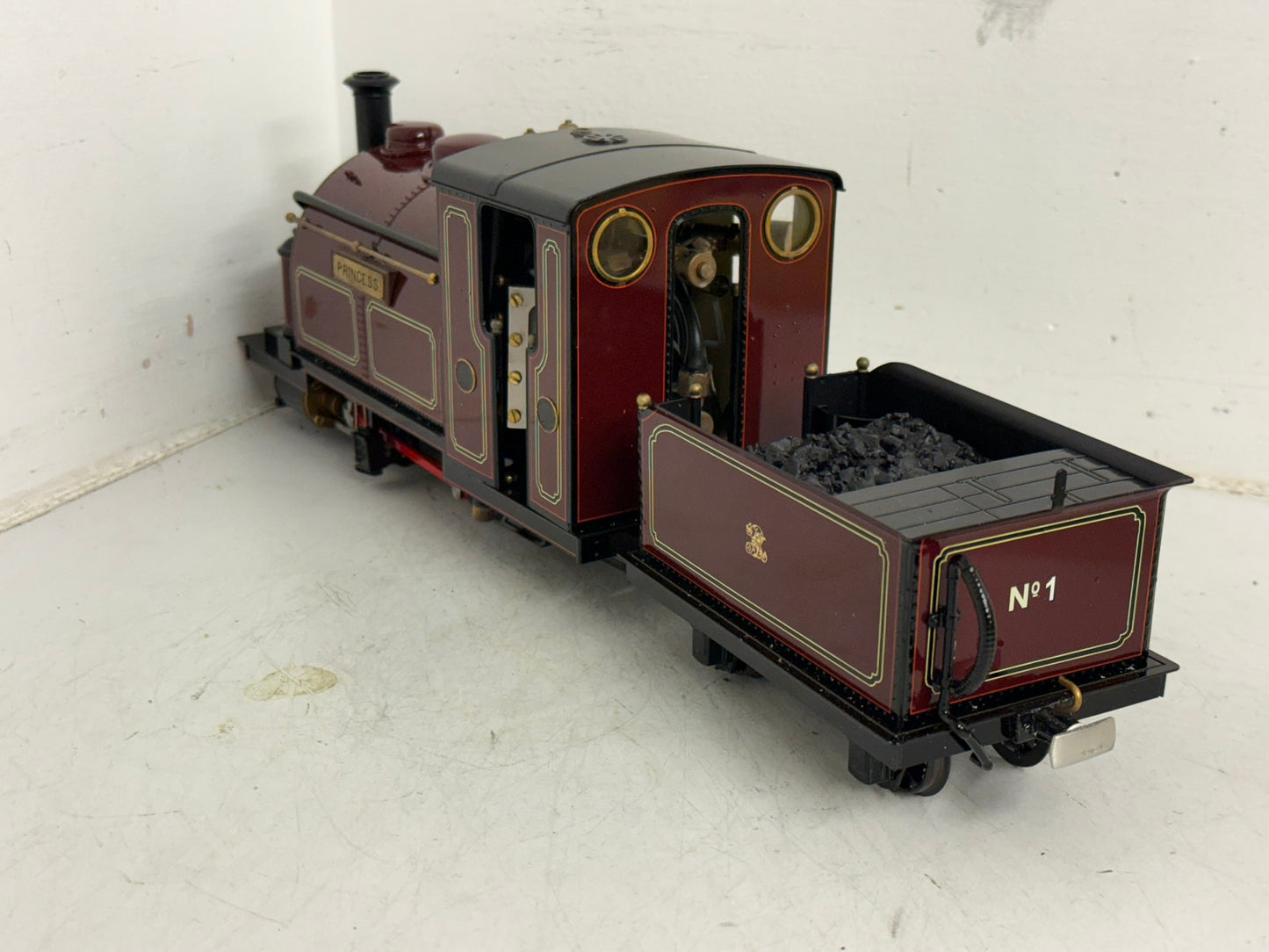 Roundhouse Small England Lined 32mm R/C 0503/DC1