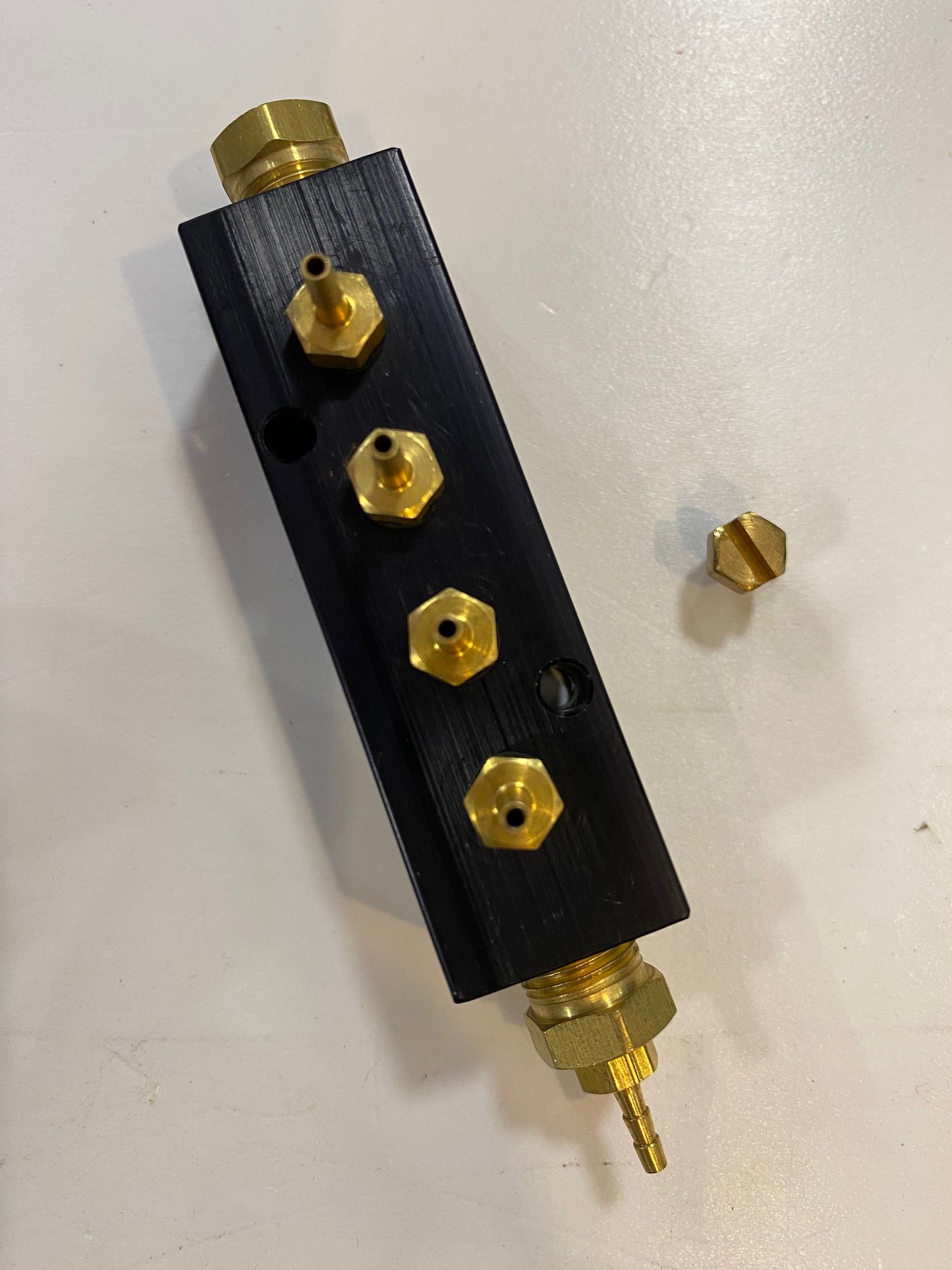 Sunset Valley Railroad Manifolds x 4 outlets