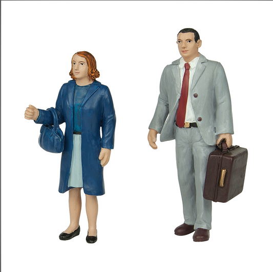 Bachmann Scenecraft 16-705 Standing Man and Woman 16mm Scale Figures